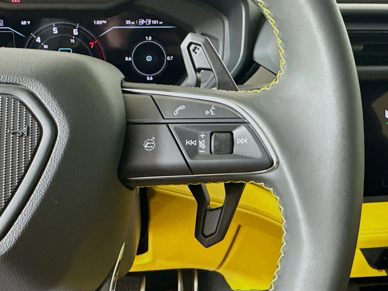 Used 2025 Yellow Lamborghini  image 13