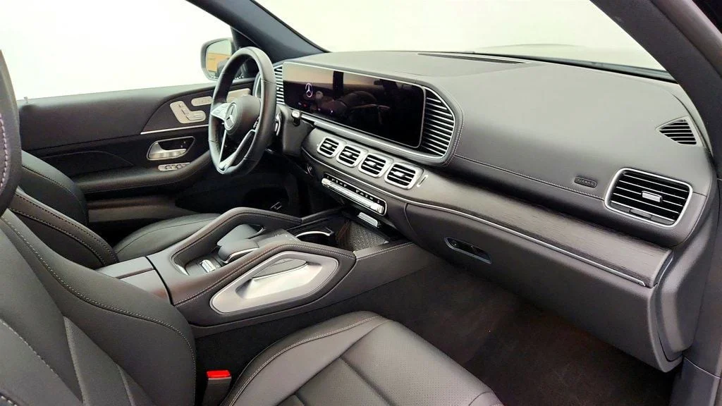 Used 2025 Obsidian Black Metallic Mercedes-Benz GLS 450 4MATIC® SUV w/ Trailer Hitch image 24
