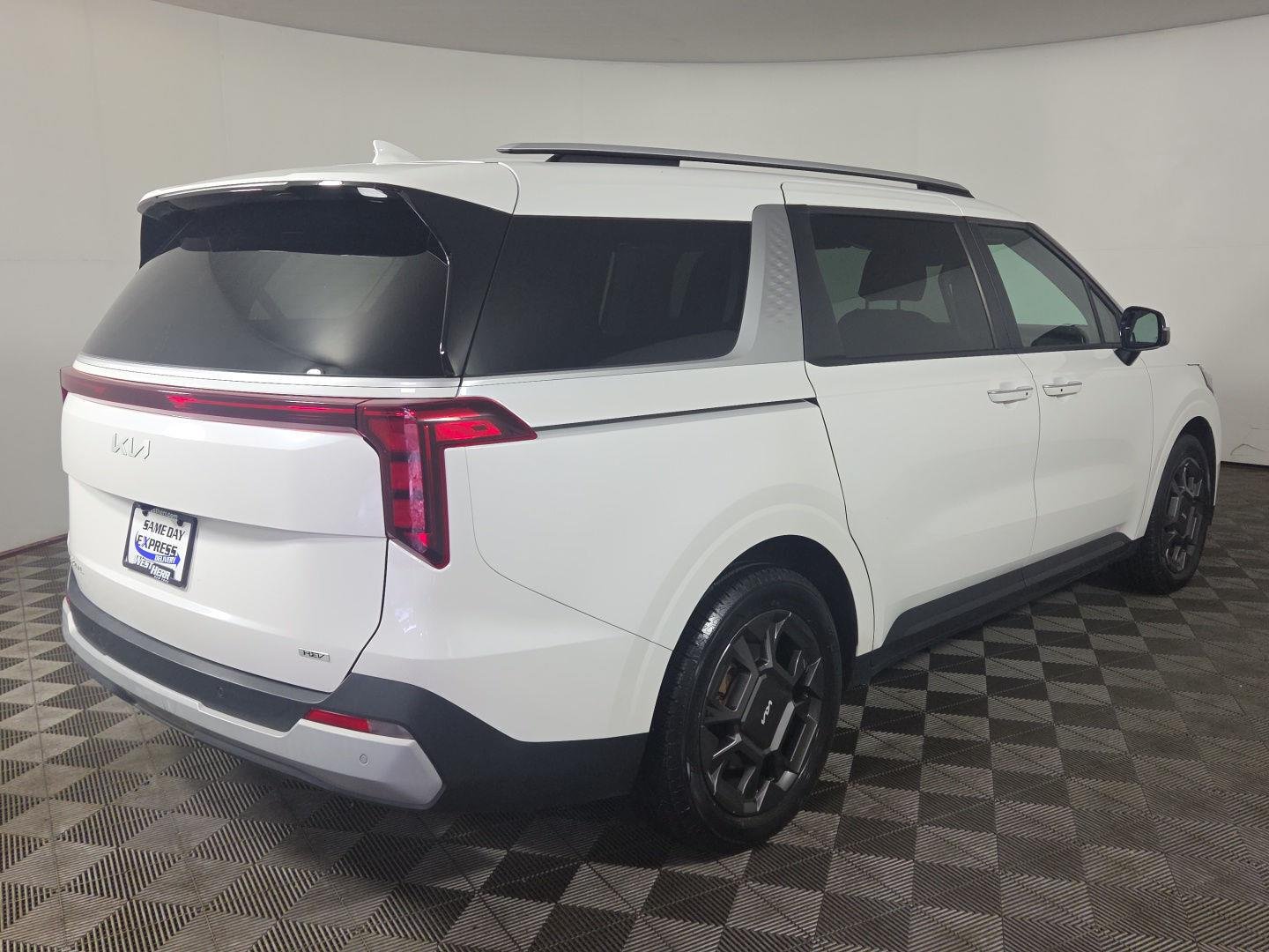Used 2025 Snow White Pearl Kia EX image 6