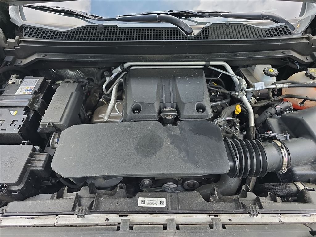 Used 2025 Black Chevrolet Z71 image 11