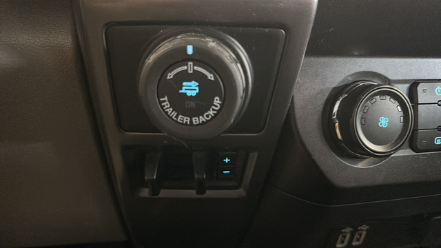 Used 2019 Blue Ford XLT image 26