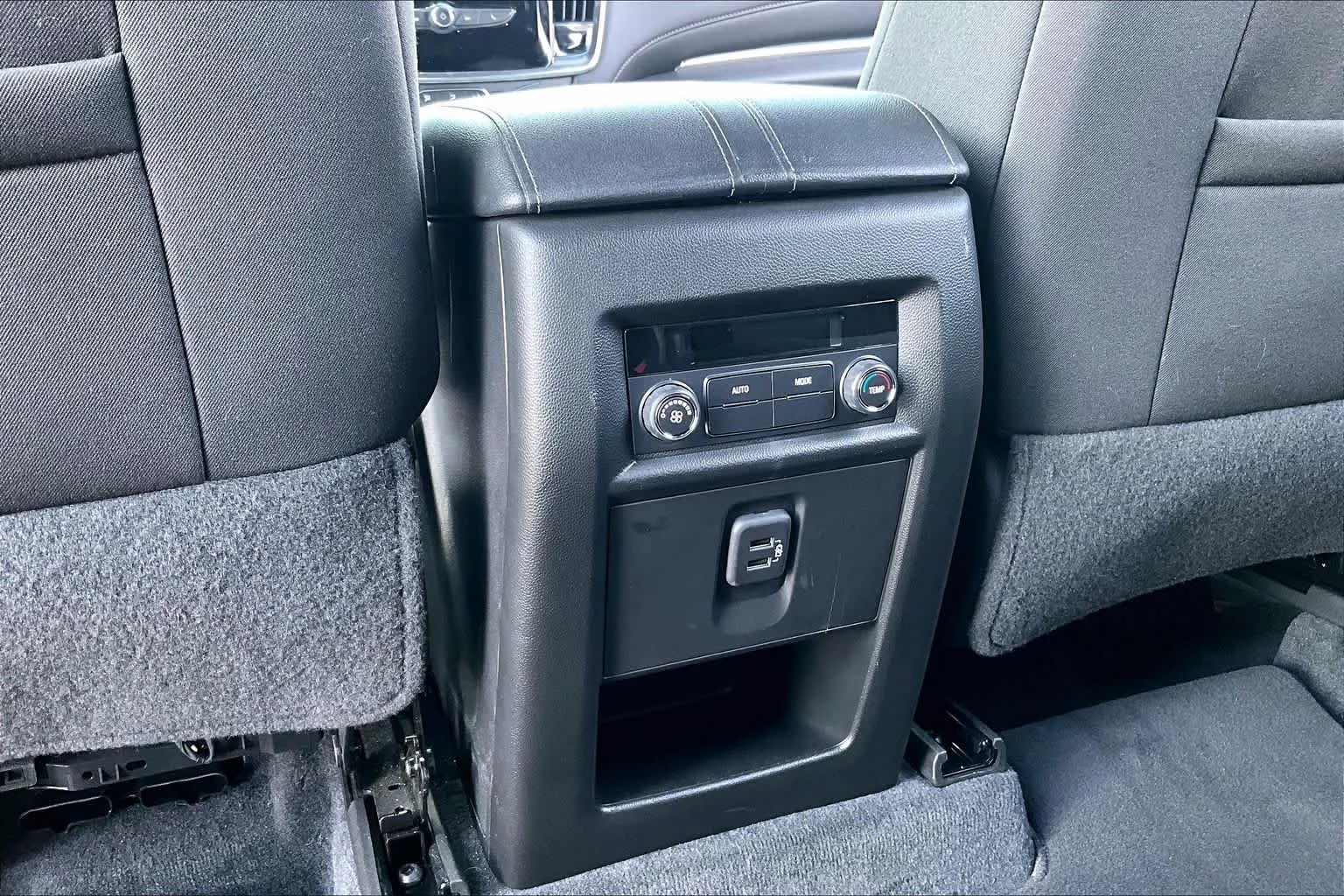 Used 2023 Summit White Chevrolet LT Cloth image 32