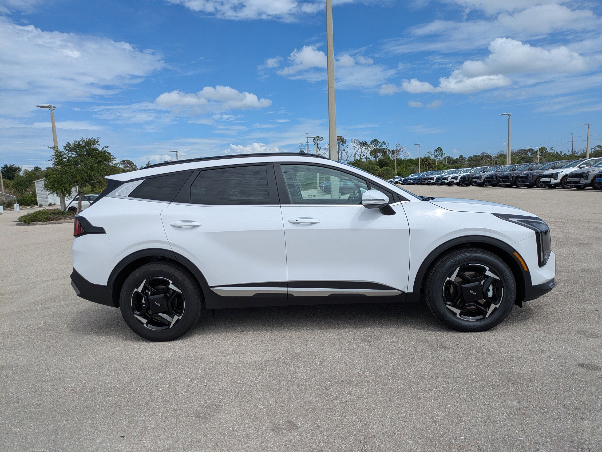 New 2026 Glacial White Pearl Kia EX image 3