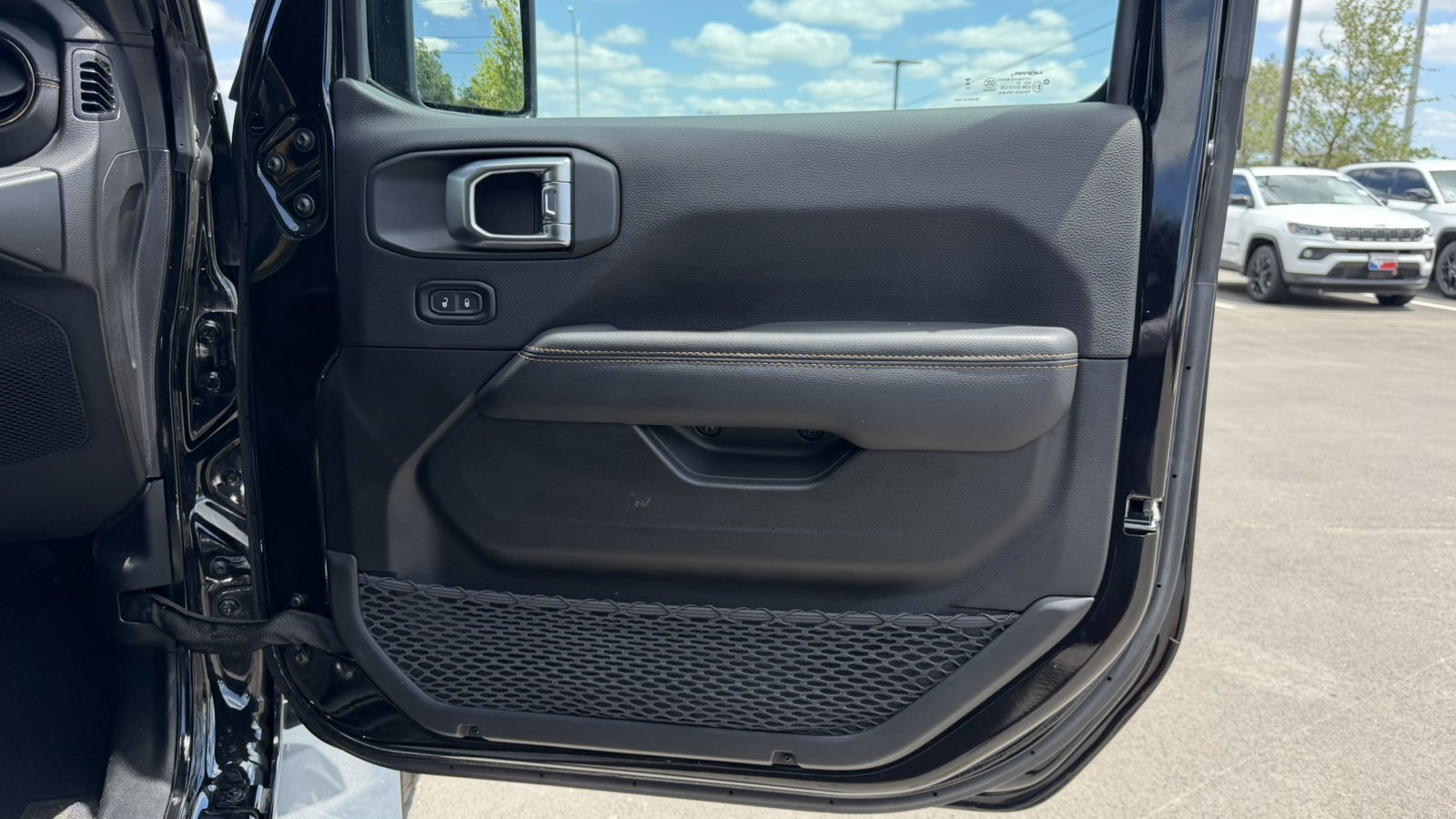 Used 2023 Black Clearcoat Jeep High Altitude image 18