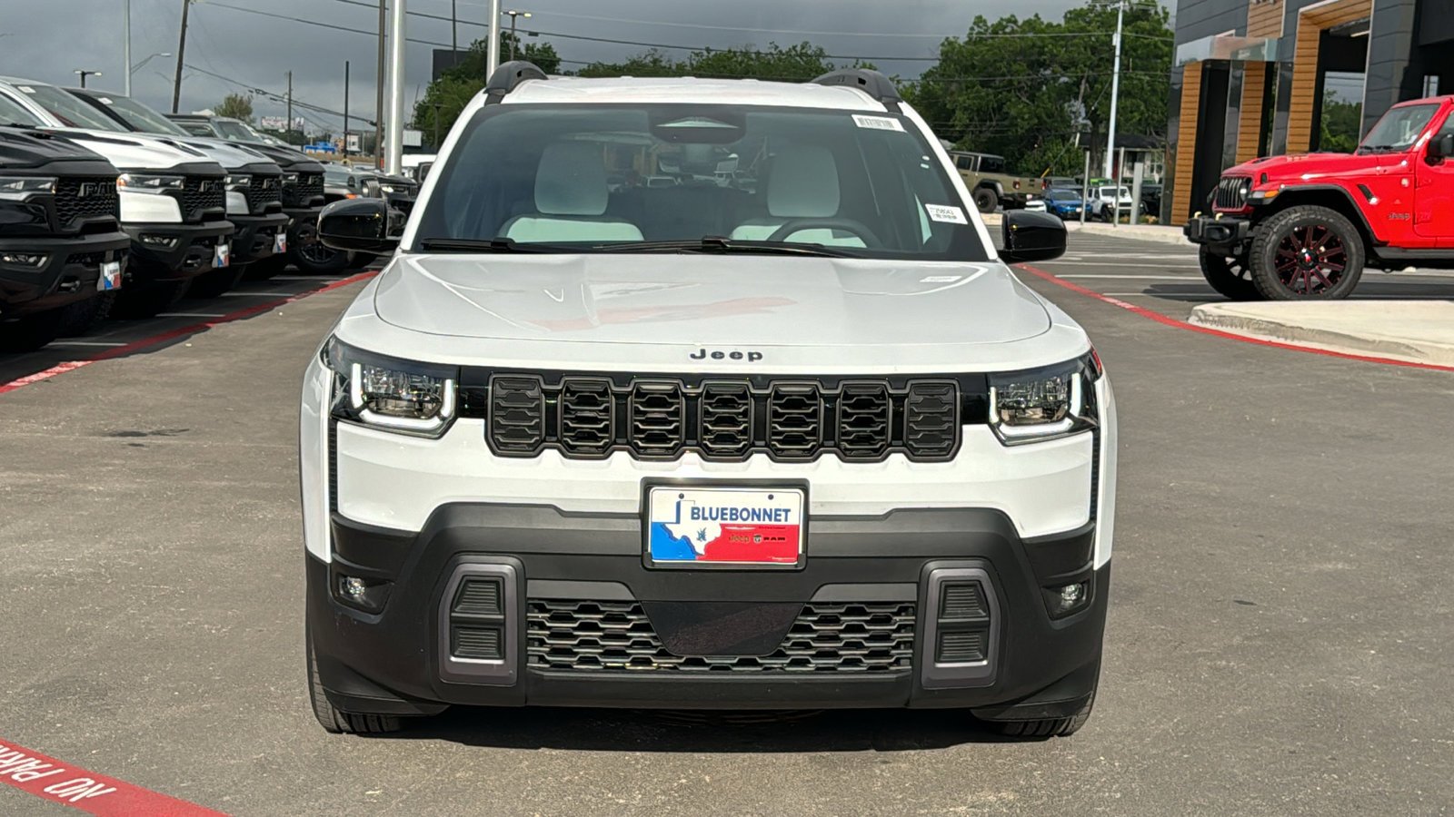 New 2026 Bright White Clear-Coat Exterior Paint Jeep Laredo image 2