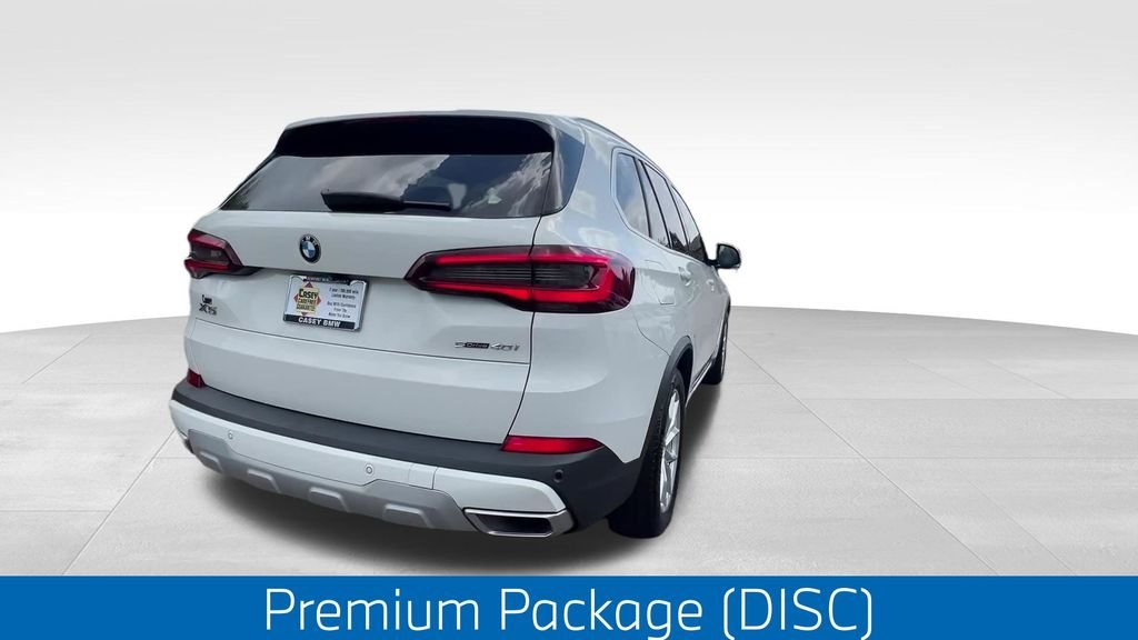 Used 2021 White BMW sDrive40i image 2