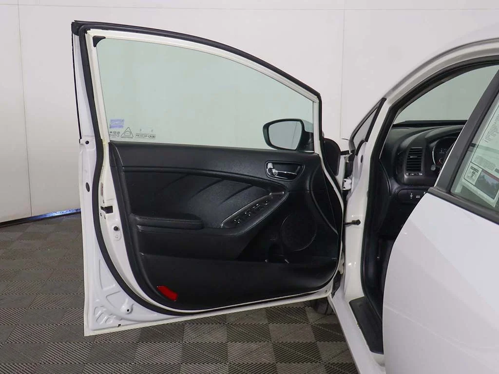 Used 2016 White Kia LX image 12