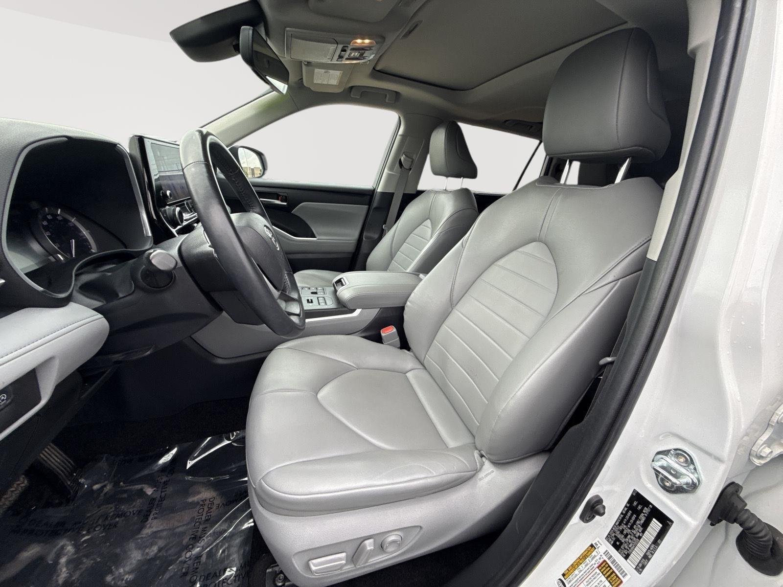 Used 2023 Wind Chill Pearl Toyota XLE image 3