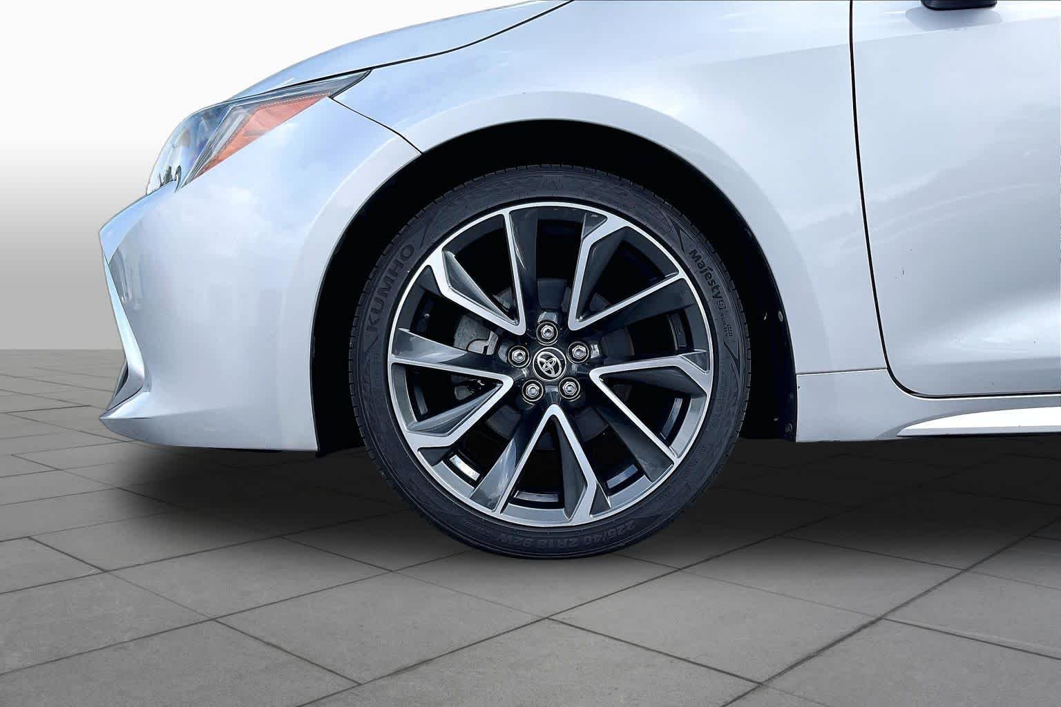 Used 2019 Classic Silver Metallic Toyota XSE image 10
