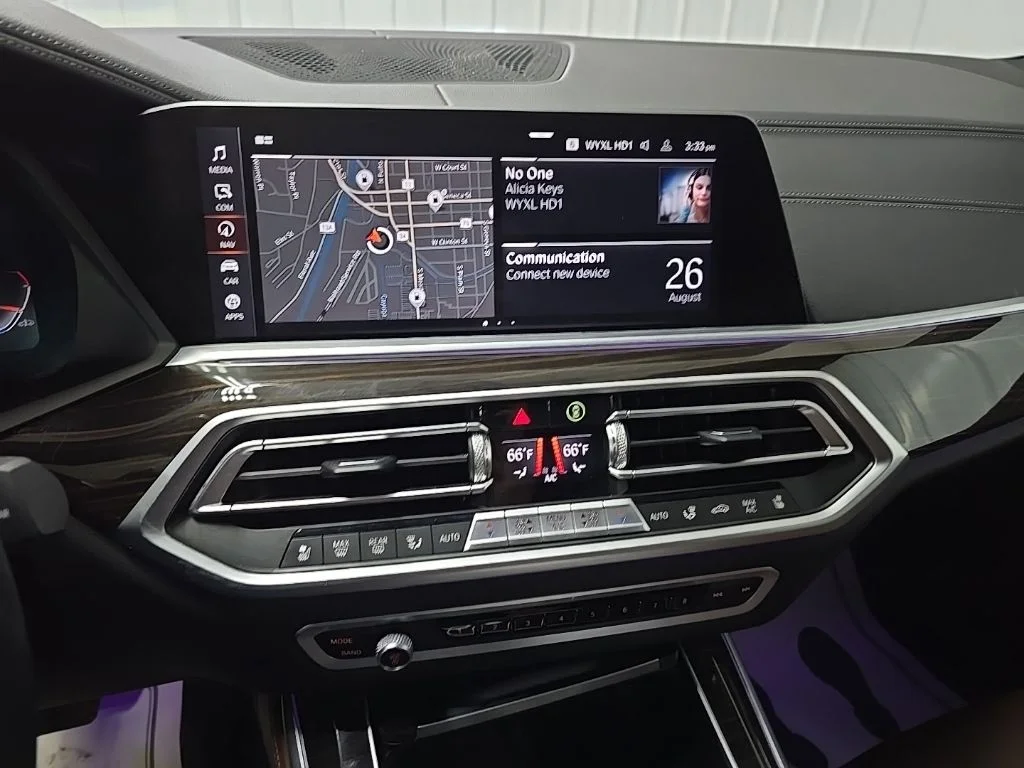 Used 2021 Gray BMW xDrive40i image 28
