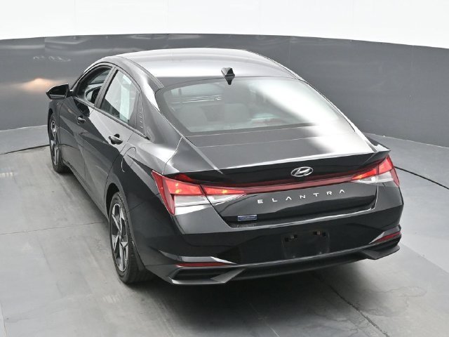 Used 2023 Black Hyundai SEL image 10