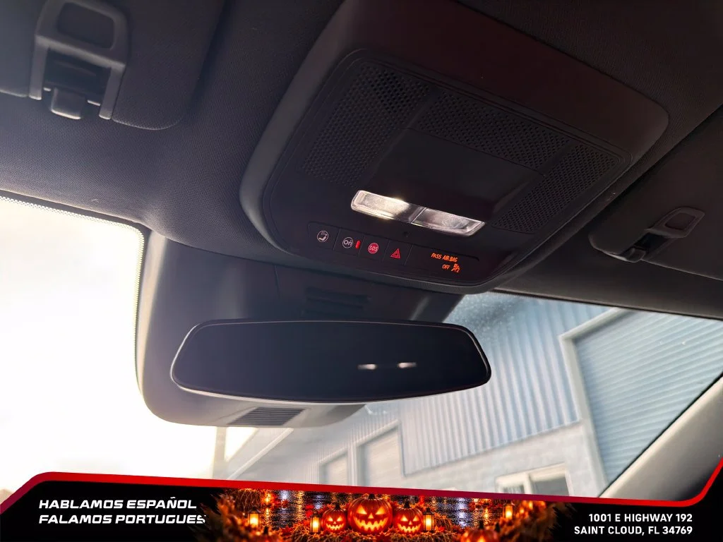 Used 2024 Summit White Chevrolet 2RS image 20