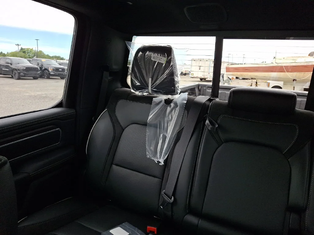 New 2027 Diamond Black Crystal Pearl-Coat Exterior Paint RAM Laramie image 13