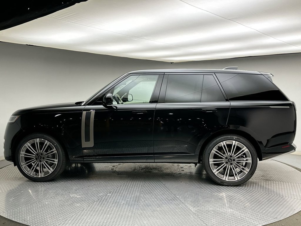 New 2027 Santorini Black Land Rover SE image 2