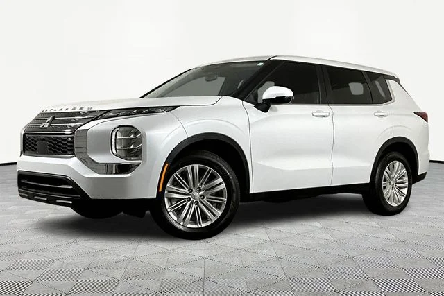 2024 Mitsubishi Outlander ES