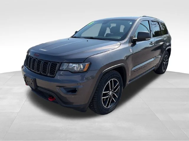 Used 2018 Gray Jeep Trailhawk image 3