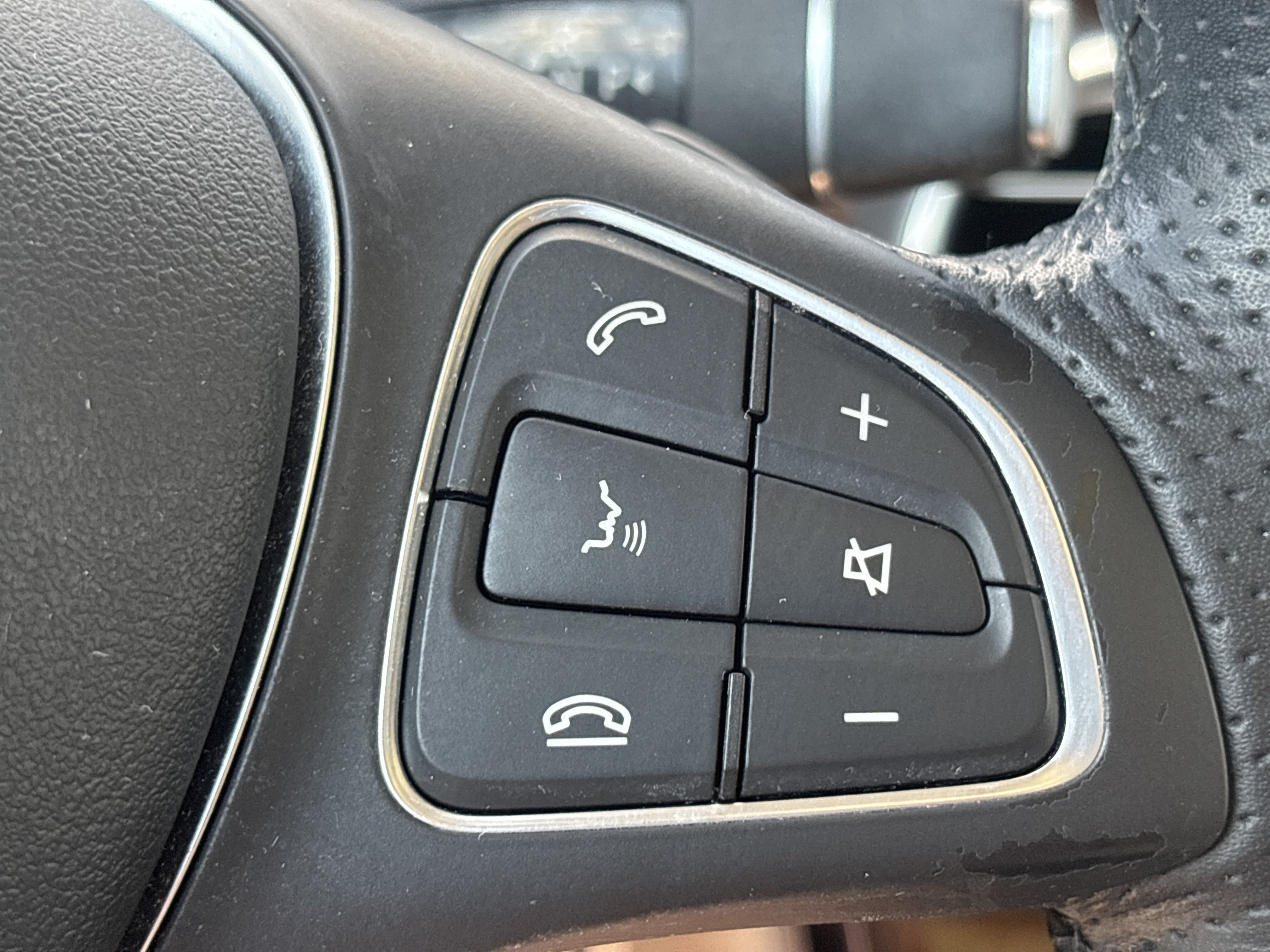 Used 2018 POLAR WHITE Mercedes-Benz 300 4Matic image 28