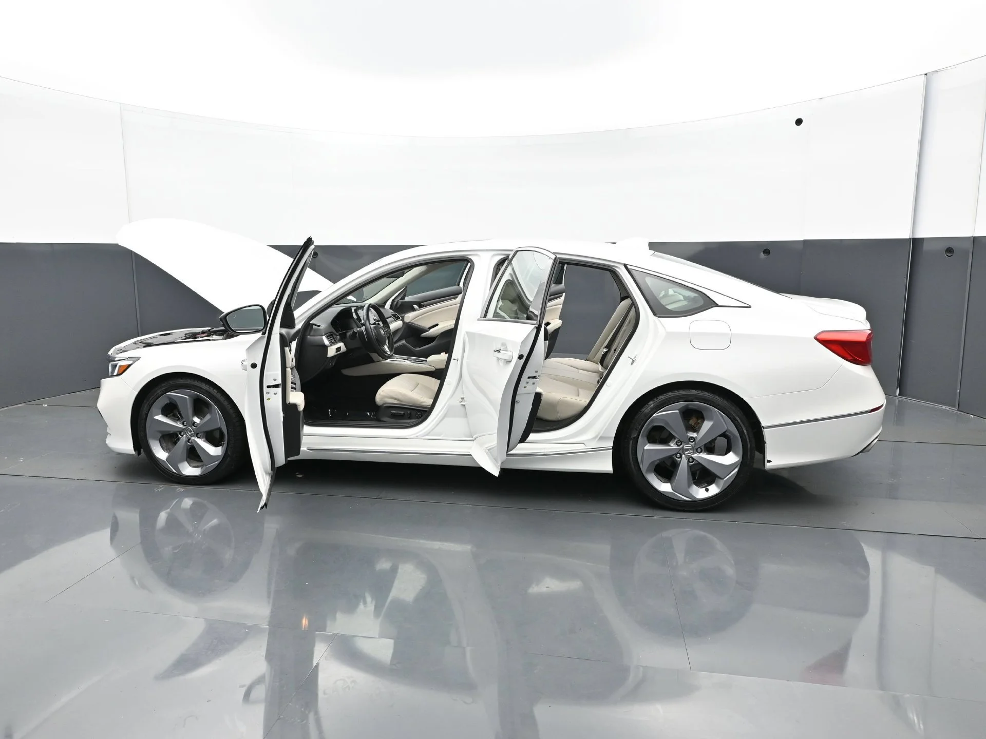 Used 2019 White Honda Touring 2.0T Auto image 36