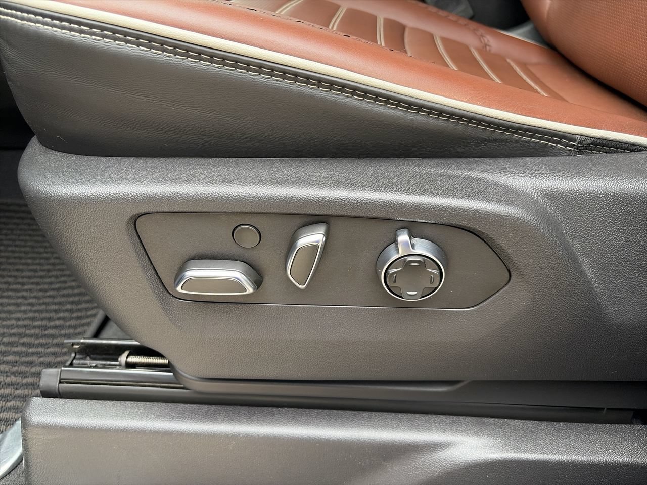 Used 2024 Sterling Metallic GMC Denali Ultimate image 15