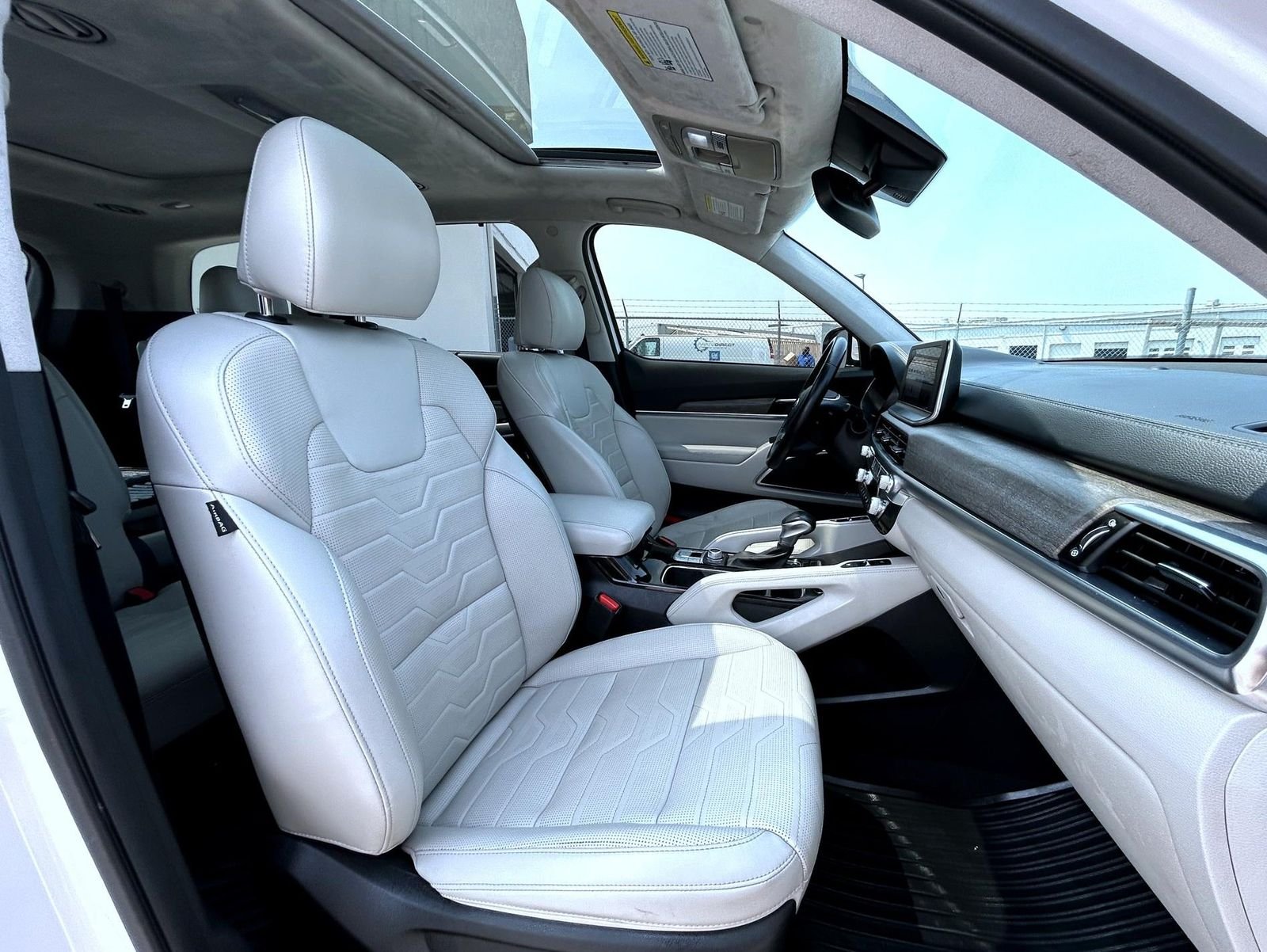 Used 2021 White Kia SX image 16