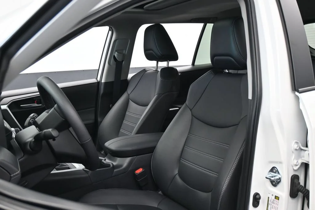 Used 2025 White Toyota XLE Premium image 10