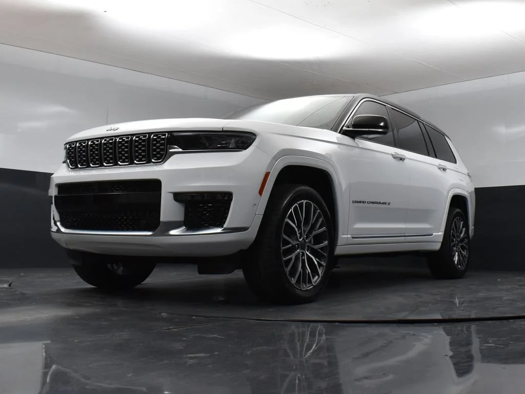 Used 2024 White Jeep Summit image 38
