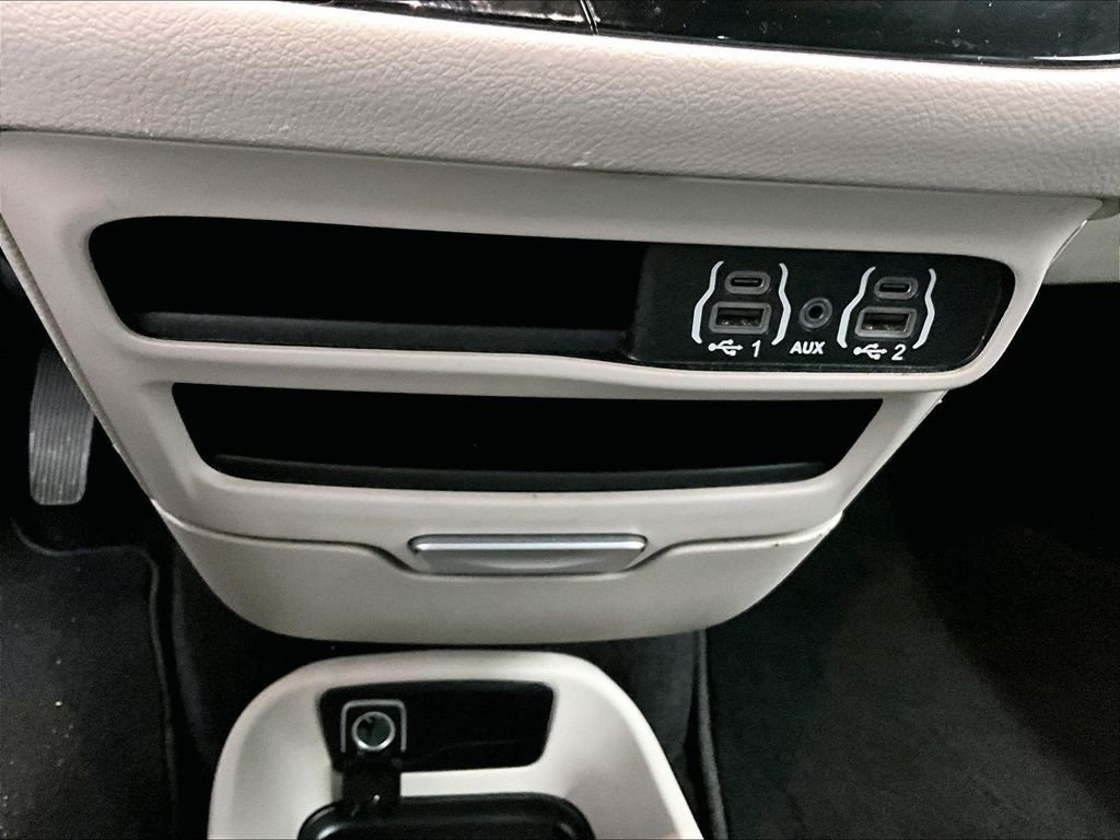 Used 2023 Silver Chrysler Touring L image 27