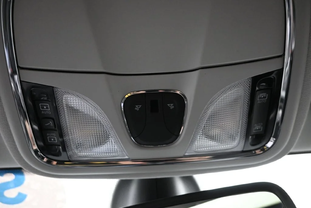 Used 2019 White Jeep Latitude Plus image 20