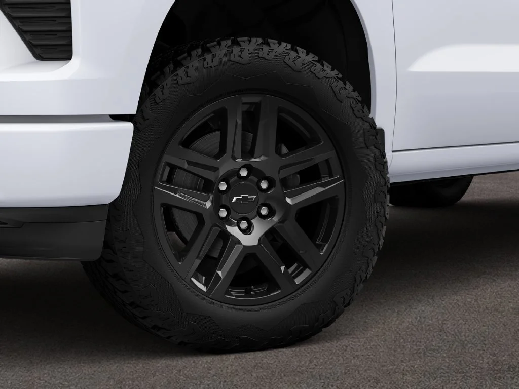 New 2026 Summit White Chevrolet RST image 4