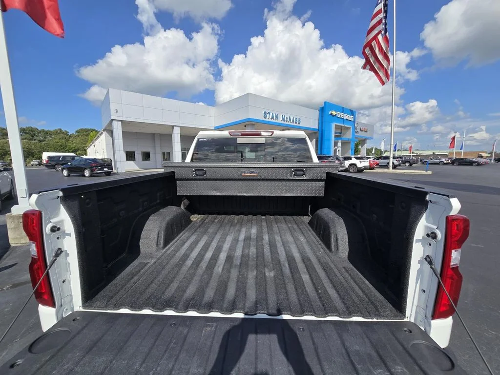 Used 2024 Summit White Chevrolet RST image 19