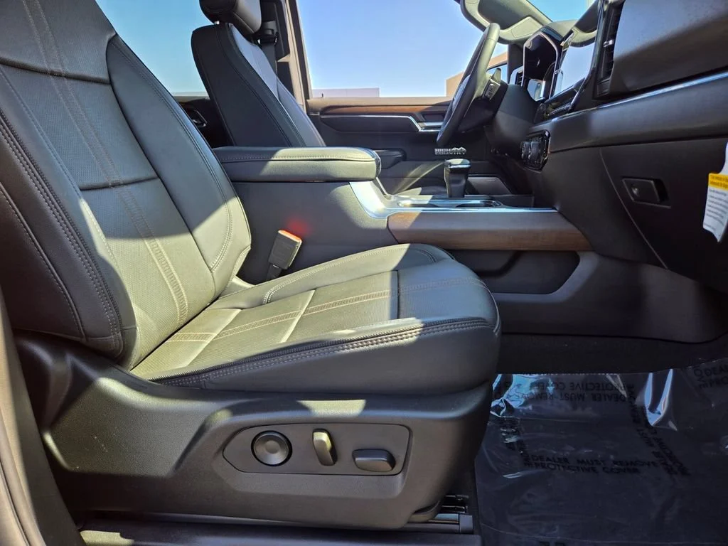 Used 2024 Black Chevrolet High Country image 15