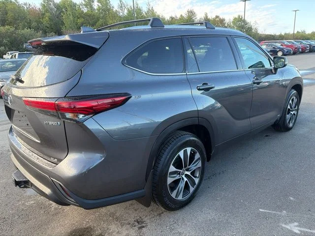 Used 2022 Gray Toyota XLE image 9