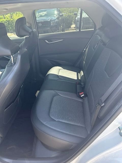 Used 2023 White Kia Wave image 13