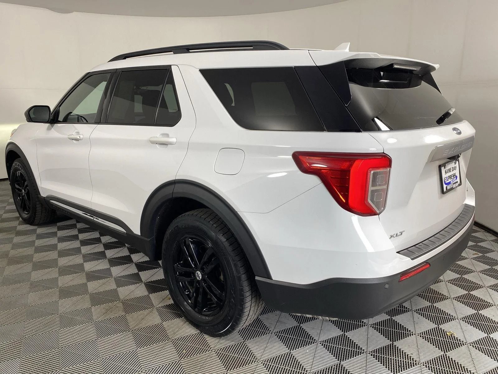 Used 2020 Oxford White Ford XLT image 13