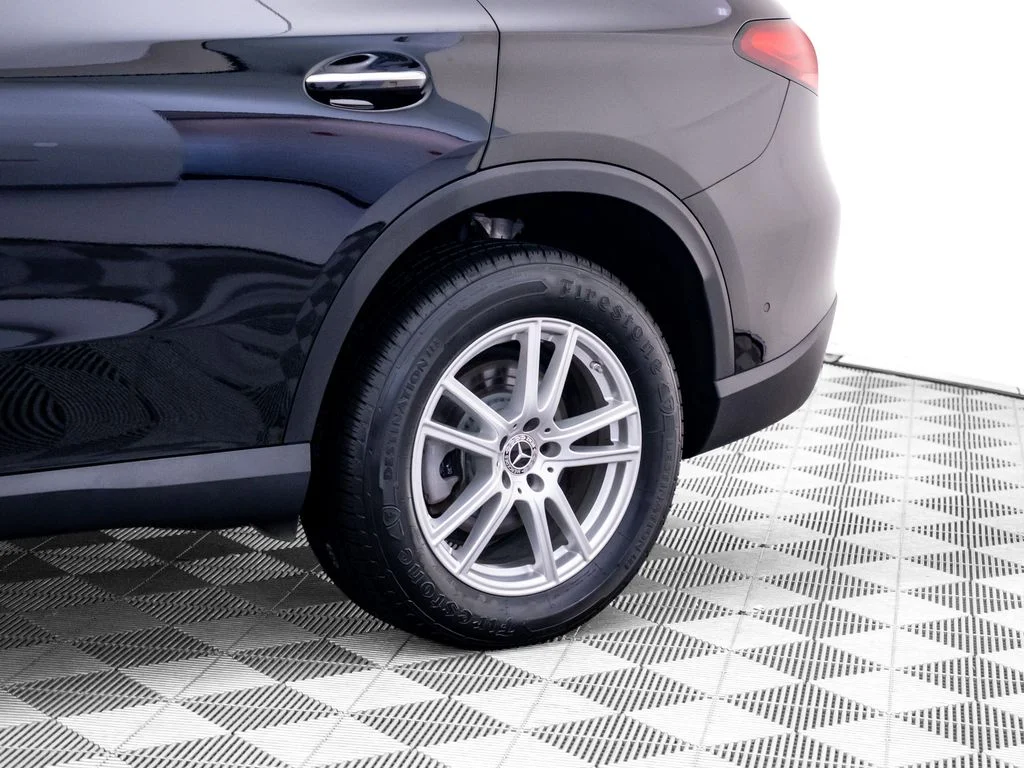 Used 2023 Black Mercedes-Benz GLC 300 image 35