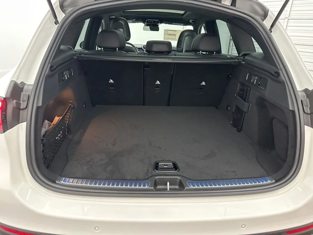 Used 2026 White Mercedes-Benz GLC 300 image 23