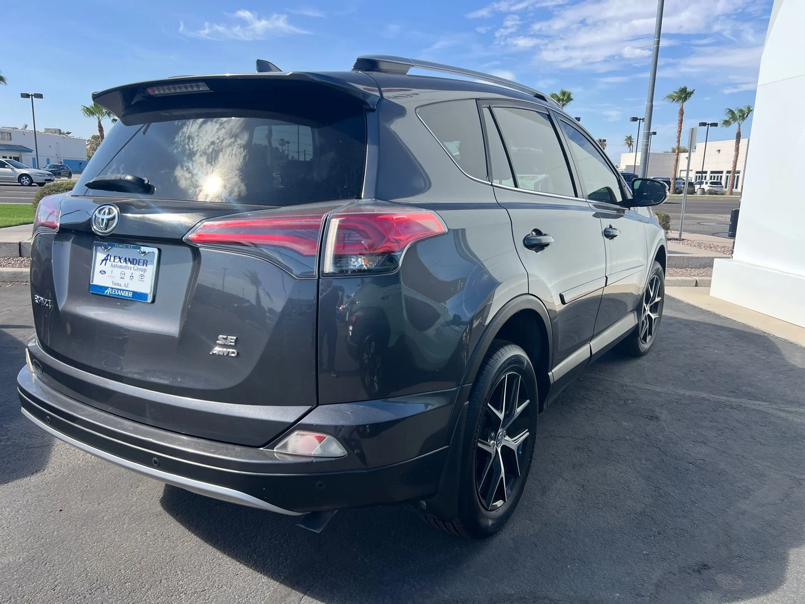 Used 2018 Magnetic Gray Metallic Toyota SE image 7