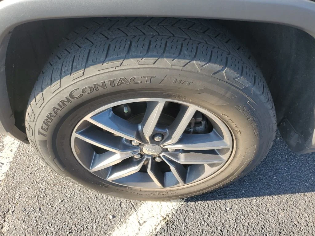 Used 2017 Gray Jeep Limited image 10