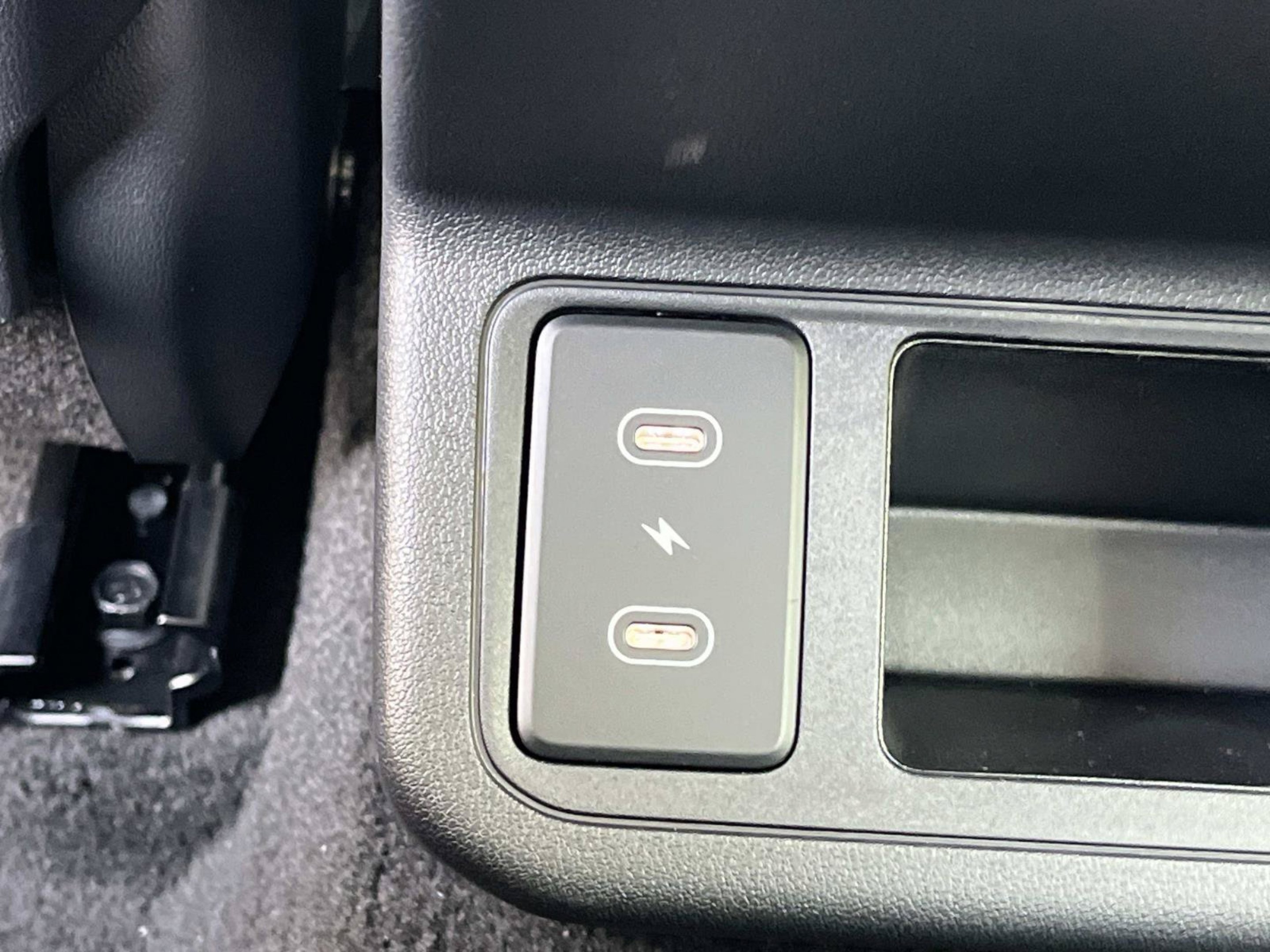 New 2026 Snow White Pearl Kia EX image 14