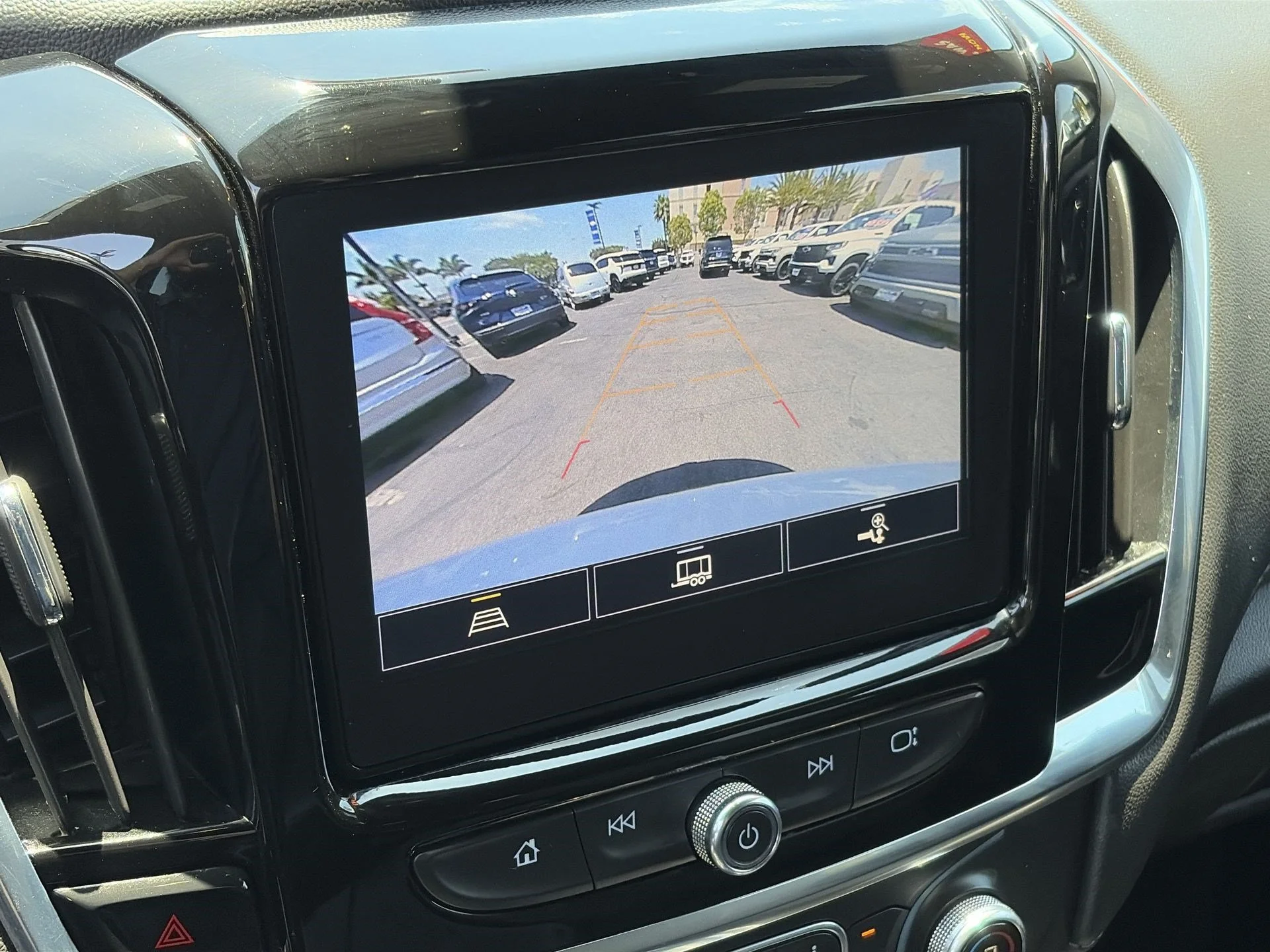 Used 2023 Summit White Chevrolet LT Cloth image 18