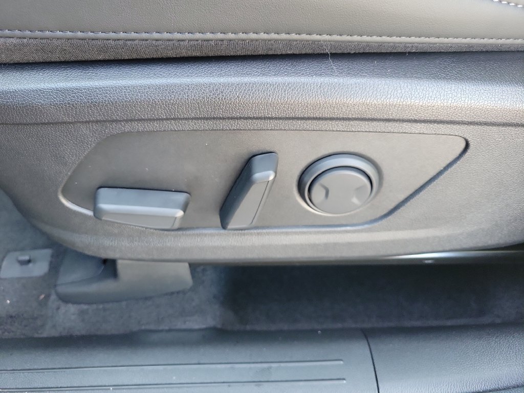 New 2026 Wolf Gray Kia S image 24