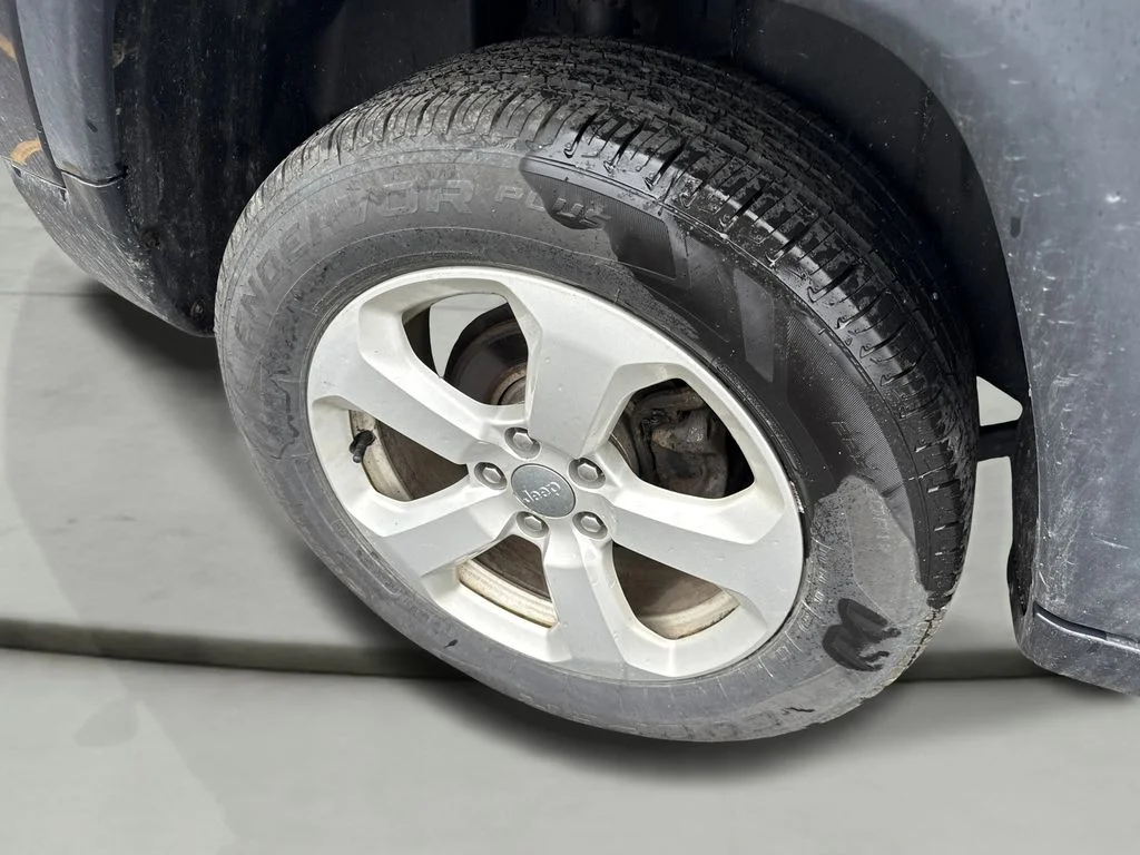 Used 2020 Gray Jeep Latitude image 6