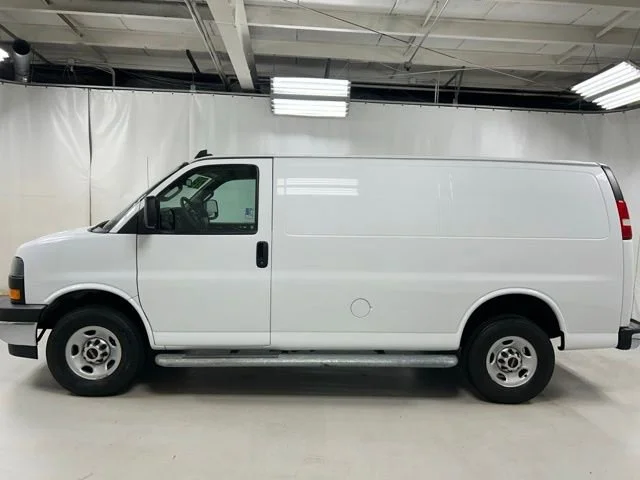 2023 GMC Savana Cargo Work Van - Photo 8