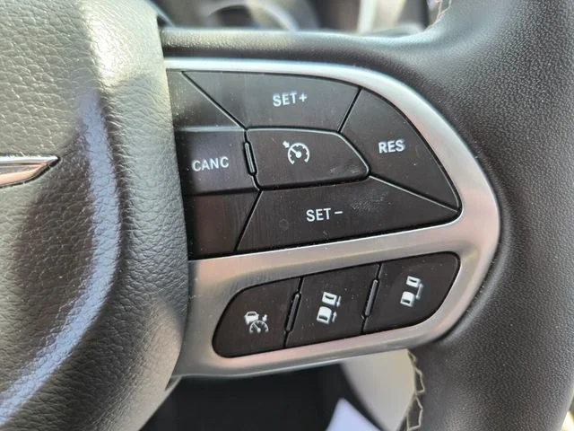 Used 2023 Black Chrysler Touring L image 31