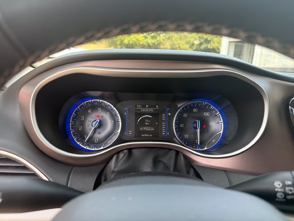 Used 2023 Black Chrysler LX image 19