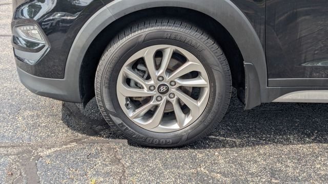Used 2018 Black Hyundai SEL Plus image 9