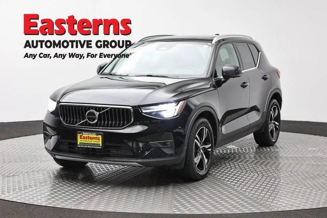 2023 Volvo XC40 B5 Plus Bright Theme