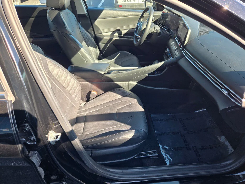 Used 2021 Black Hyundai Limited image 5