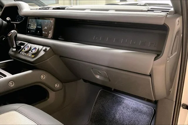 Certified Used 2024 White Land Rover X-Dynamic SE image 28