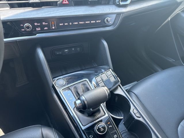 Used 2025 Red Kia X-Line image 26